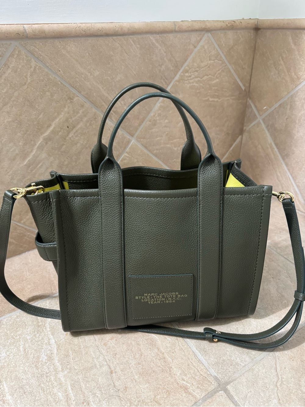 Marc Jacobs Olive Green Pebbled Leather Tote with Logo - Picture 5 of 10